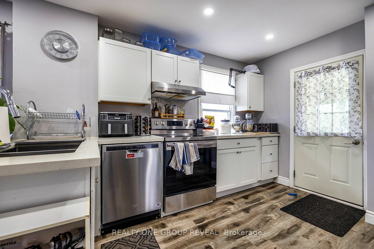 Property Photo:  285 Jarvis St  ON L1G 5K8 