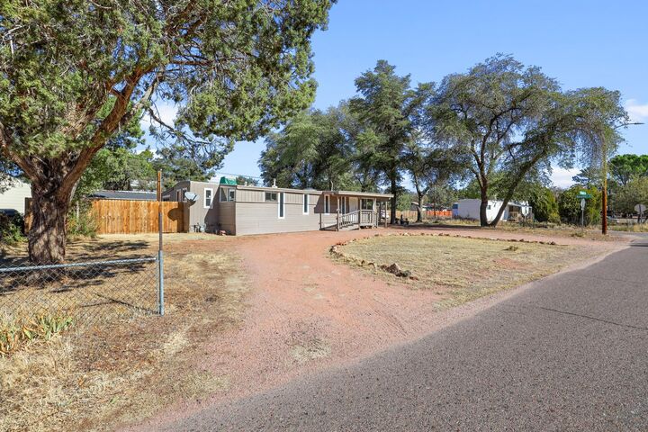 Property Photo: 406 E McKamey Street AZ 85541