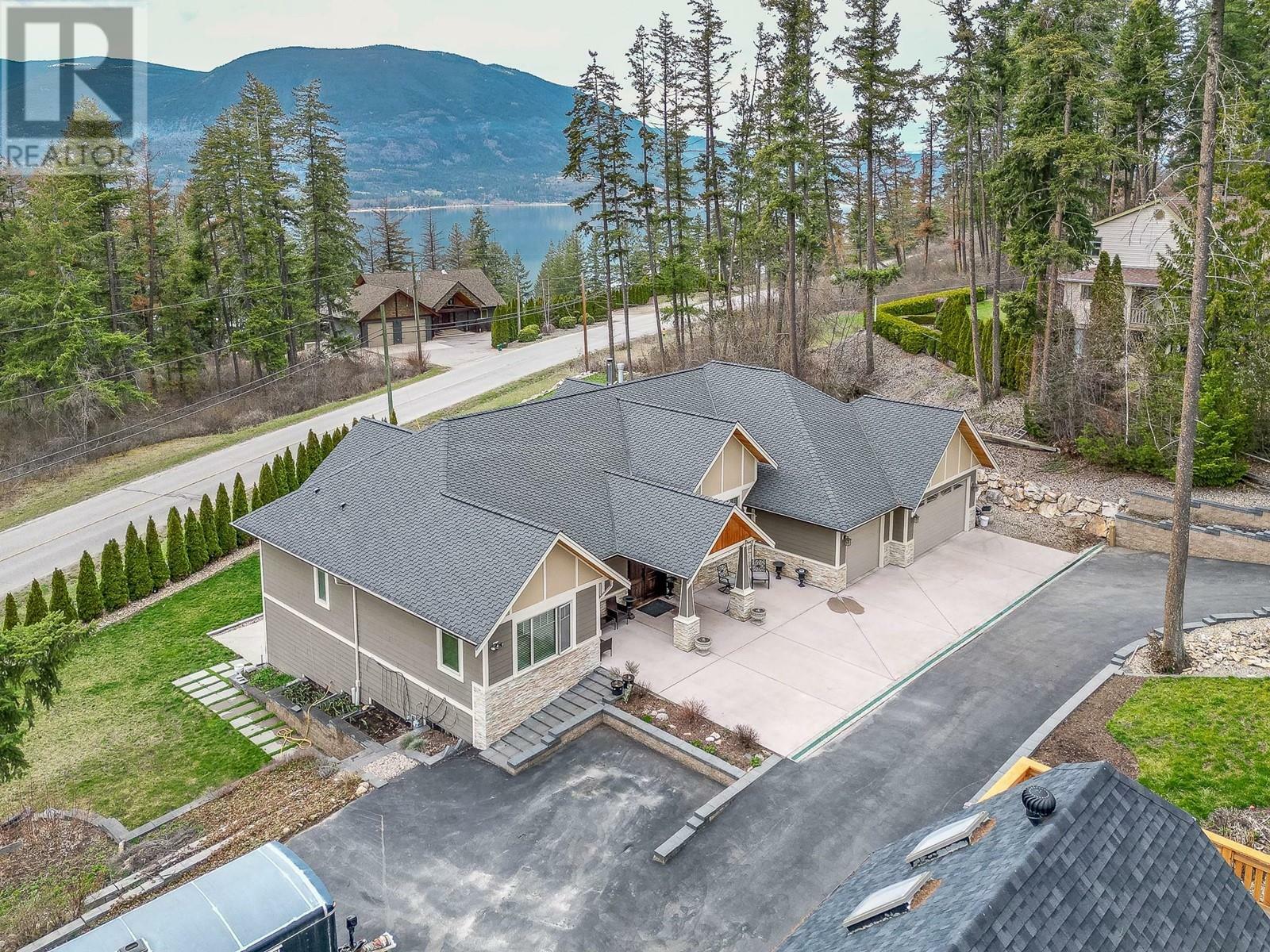 Property Photo: 3131 20 Street Northeast BC V1E 2G9