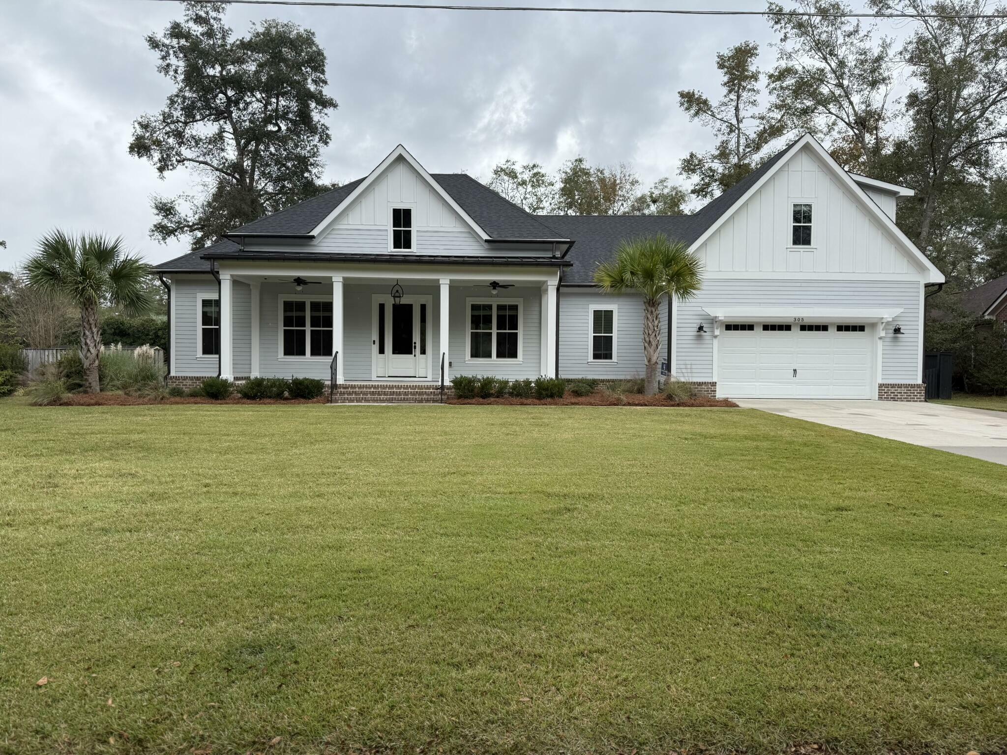 Property Photo:  305 Ayers Circle  SC 29485 