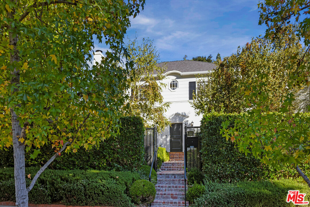 Property Photo: 2536 Canyon Dr CA 90068