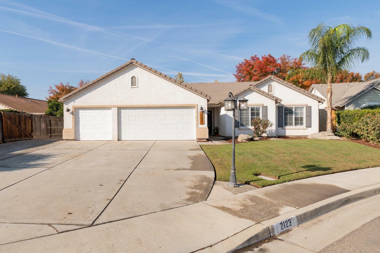 Property Photo: 2123 Ashton Court CA 93277