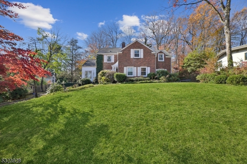 Property Photo:  6 Londonderry Way  NJ 07901 