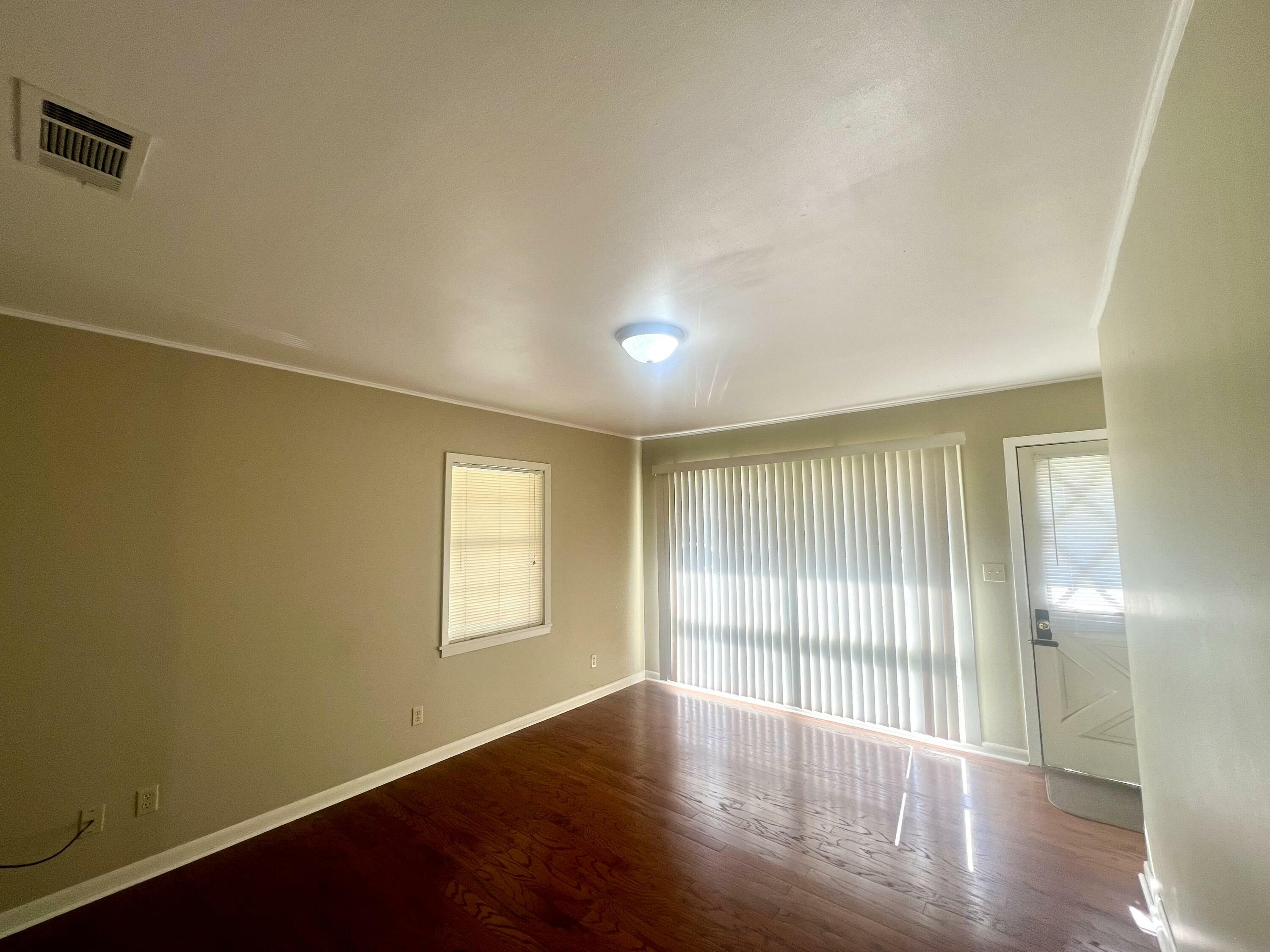 Property Photo:  611 Cypress St  MS 39702 