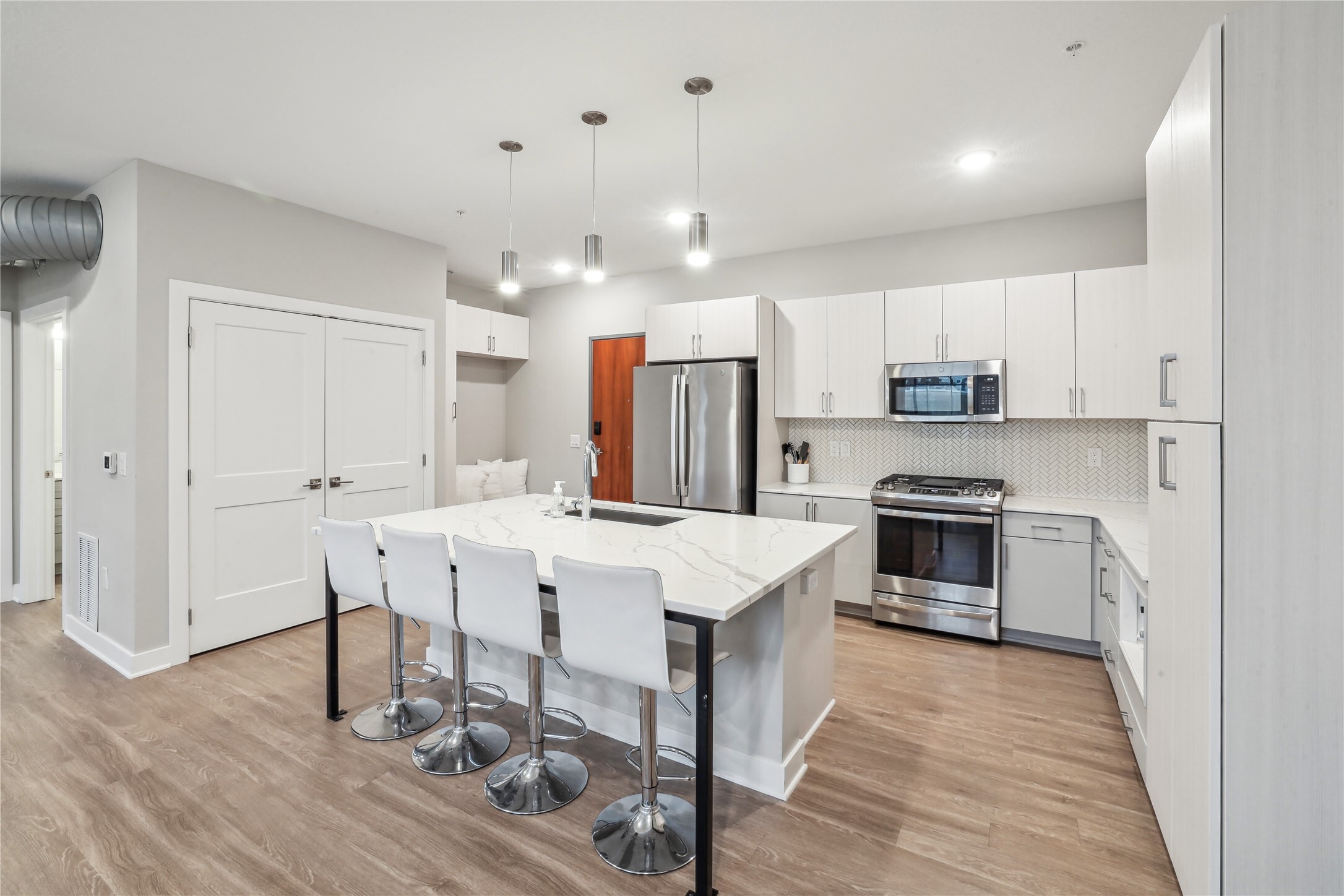 450 SW 7th Street 208  Des Moines IA 50309 photo