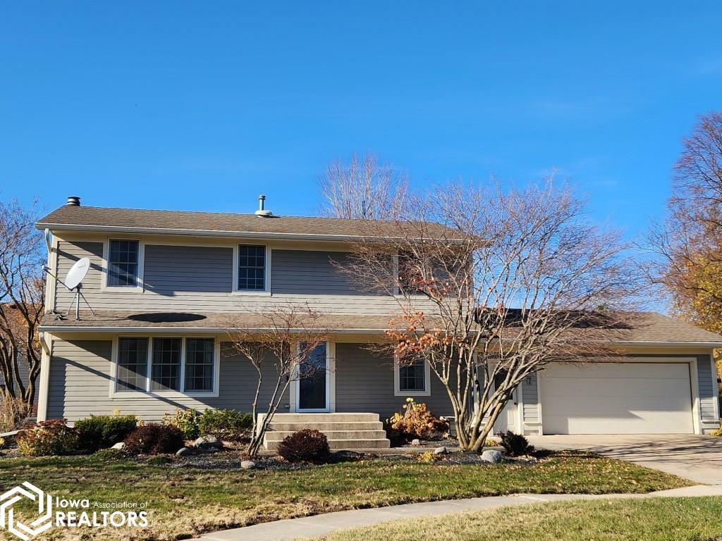 7 Knollwood Court  Mason City IA 50401-4627 photo