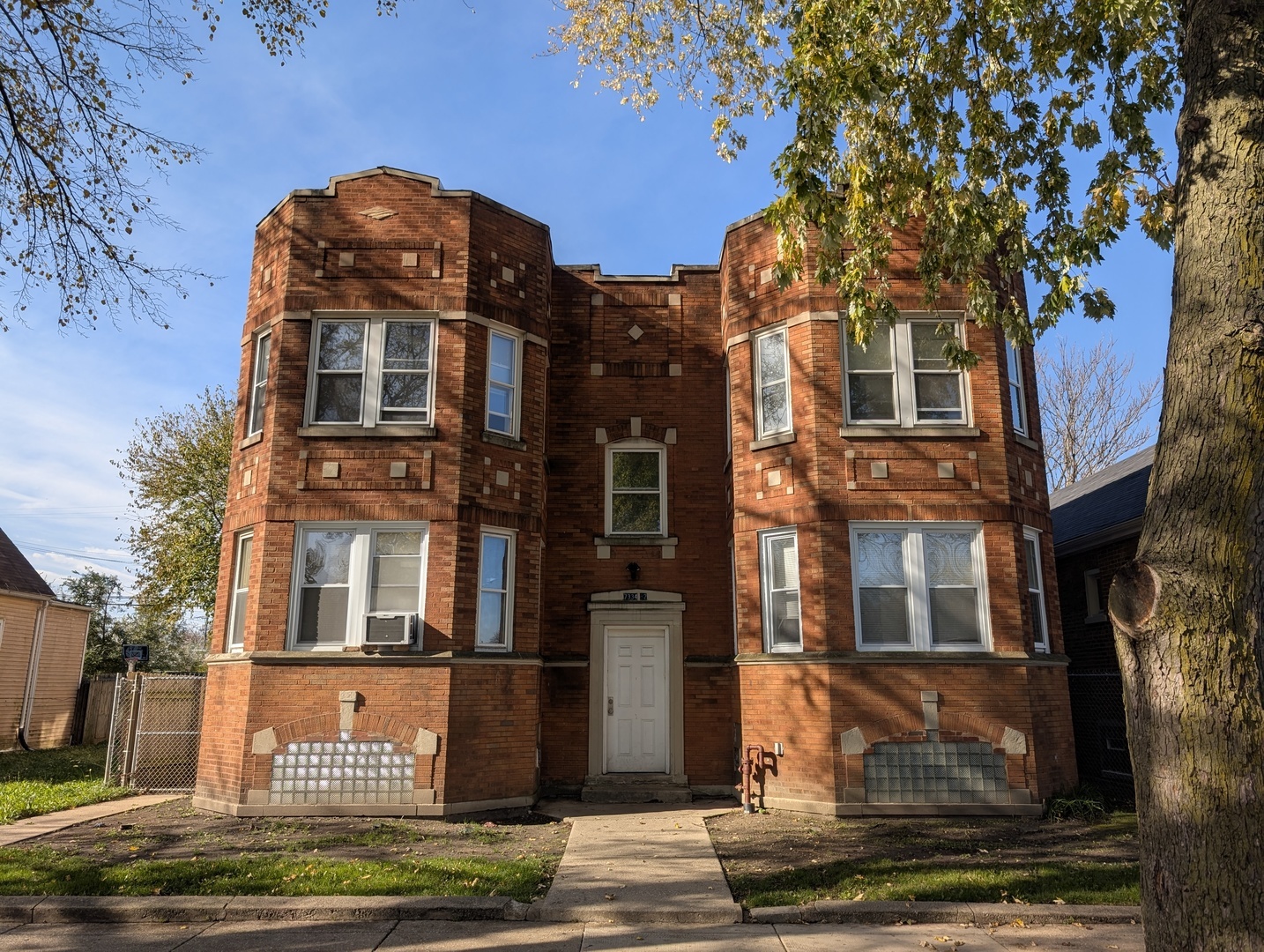 Property Photo:  7332 S May Street  IL 60621 