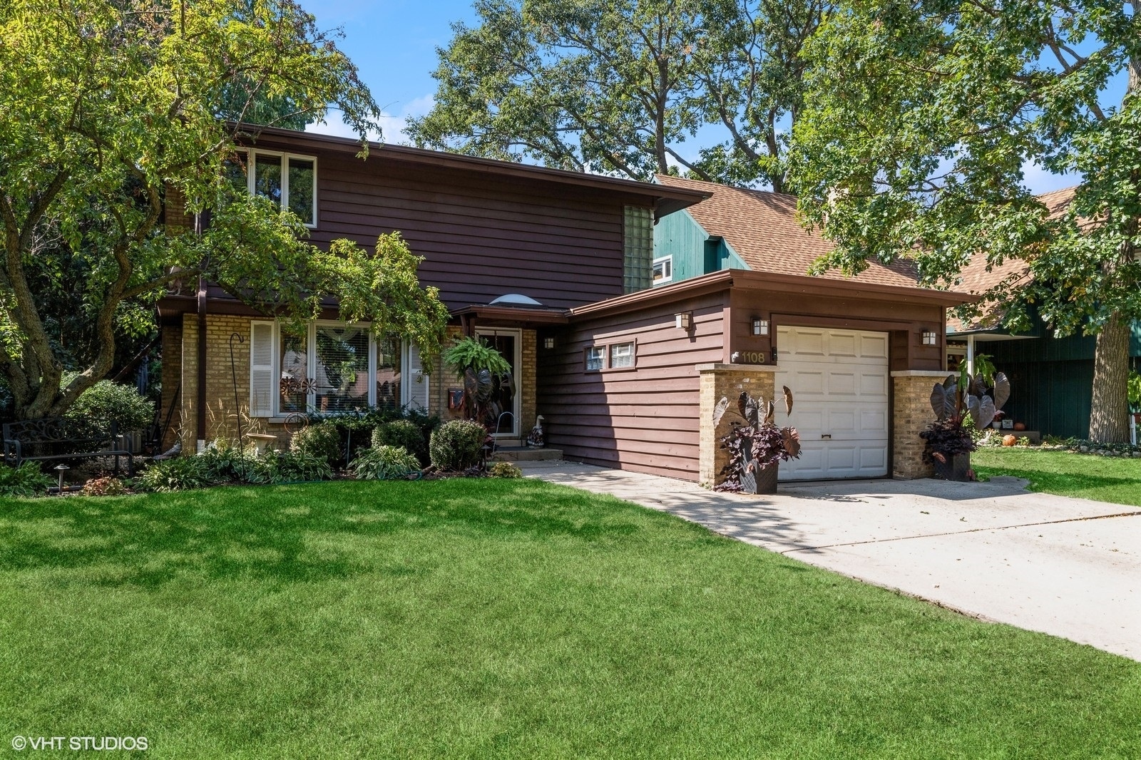 Property Photo:  1108 S Aldine Avenue  IL 60068 