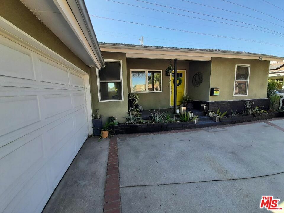 Property Photo: 9441 Roslyndale Avenue CA 91331