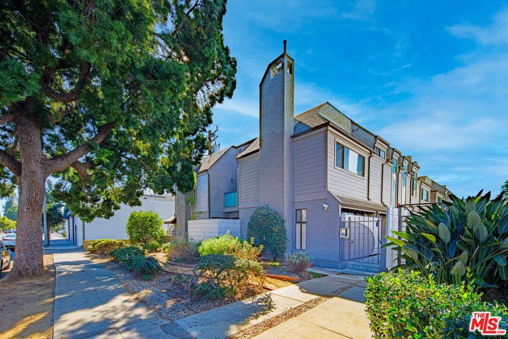 Property Photo: 1342 Stanford Street 4 CA 90404