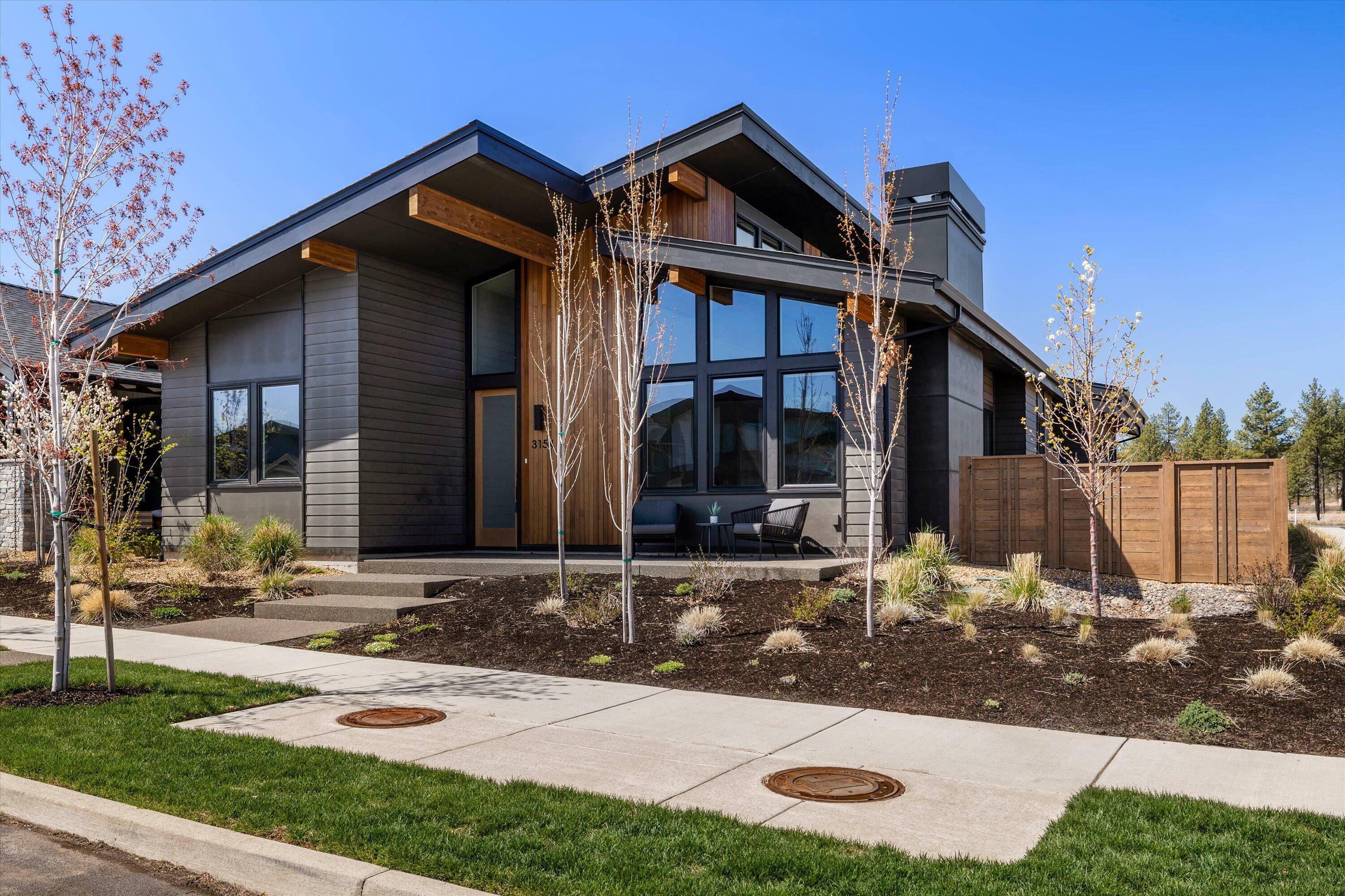 Property Photo: 3154 NW Strickland Way OR 97703
