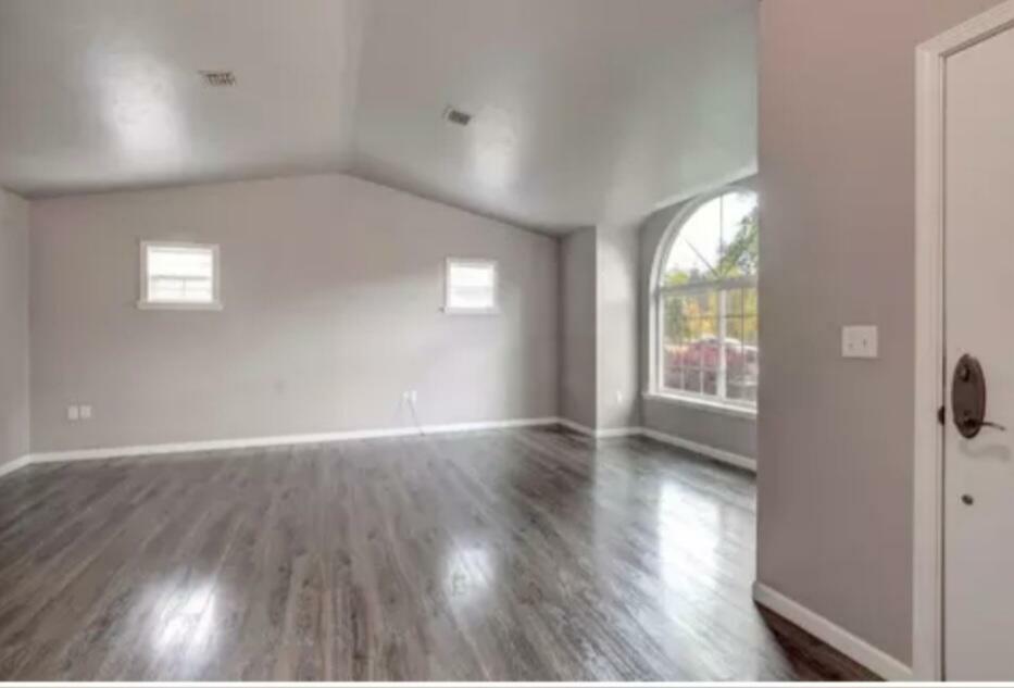 Property Photo: 815 Redwood Avenue OR 97522
