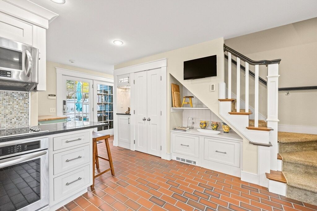 Property Photo:  19 Tremont Street 3  MA 02657 