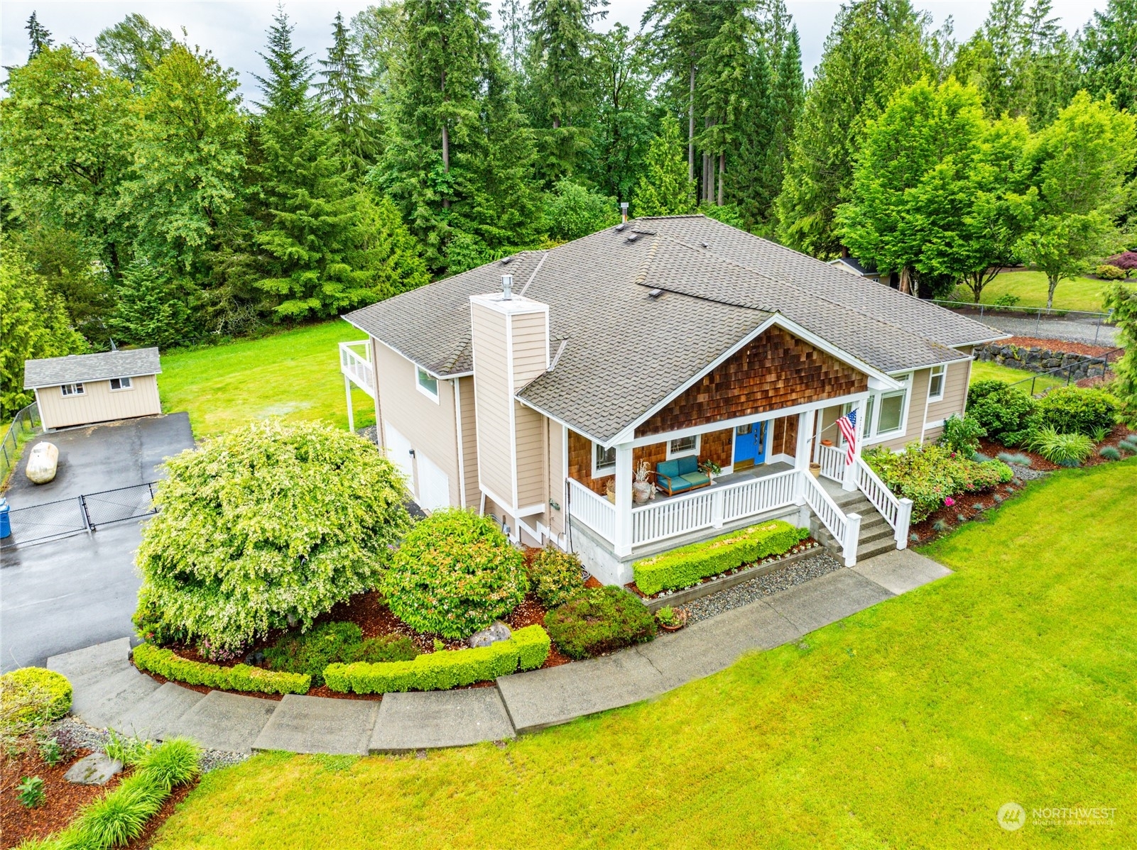 Property Photo:  21310 212th Avenue SE  WA 98038 