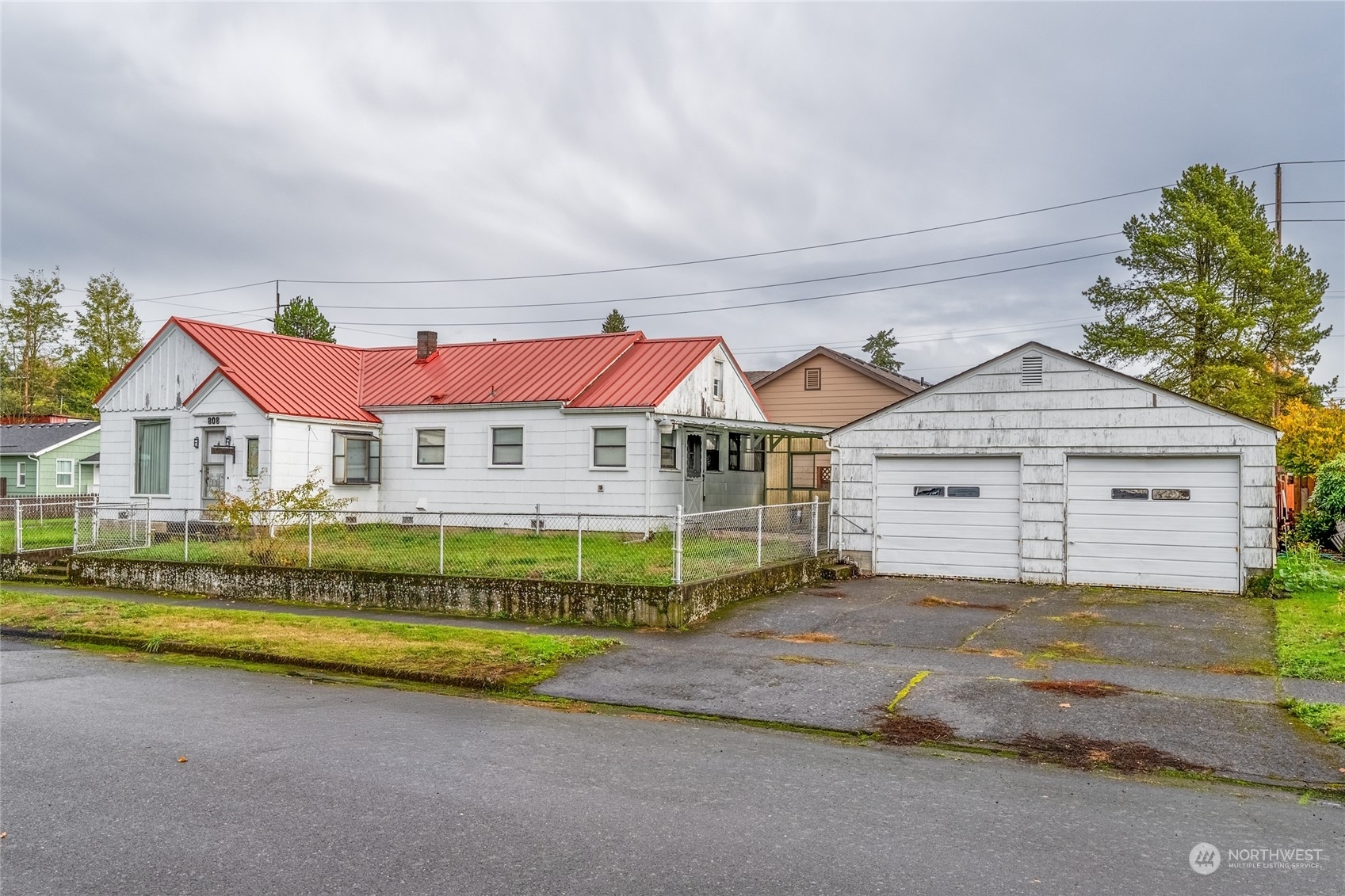 Property Photo:  808 N 6th Avenue  WA 98626 