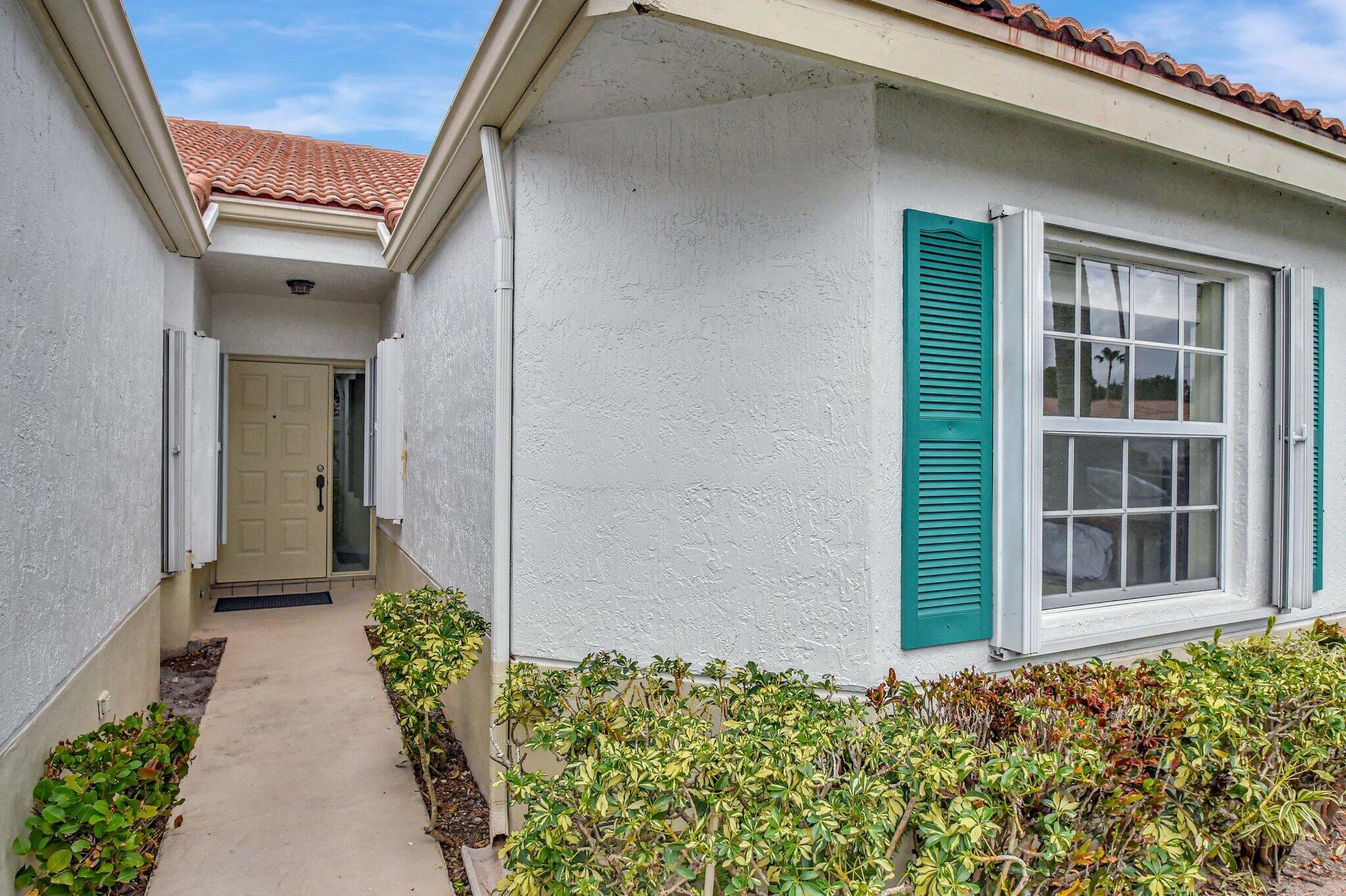Property Photo: 6095 Floral Lakes Drive FL 33484