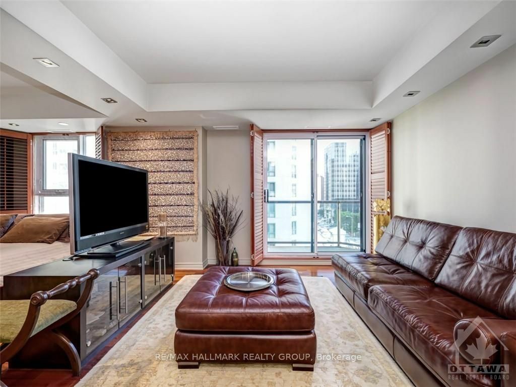 Property Photo:  445 Laurier Ave W 705  ON K1R 0A2 