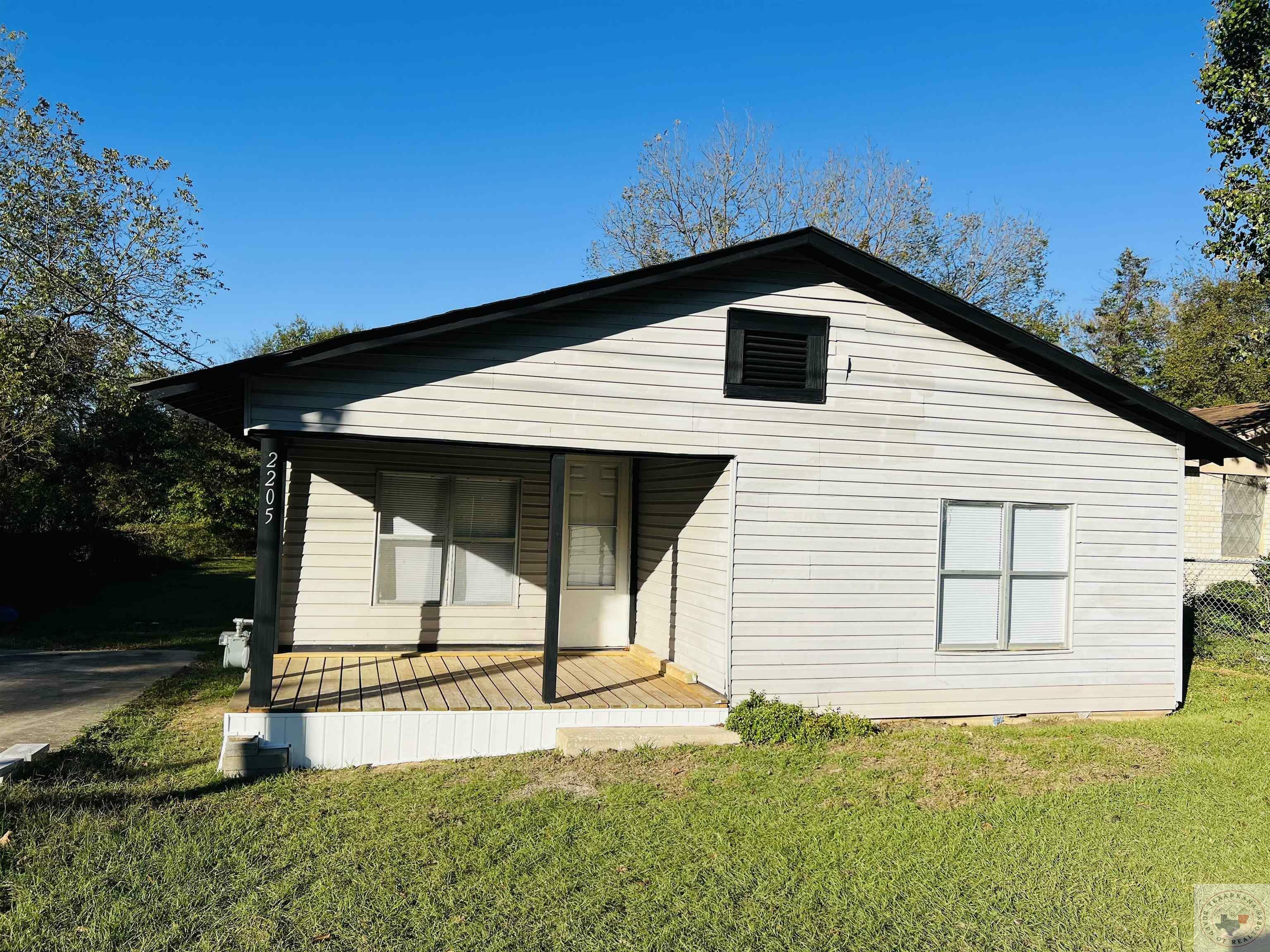 Property Photo:  2205 Grove  AR 71854 