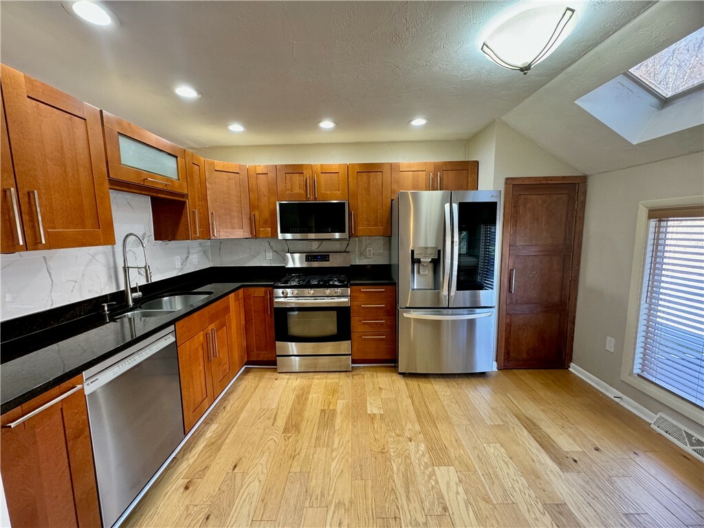 Property Photo:  1300 Towne Court  PA 15101 