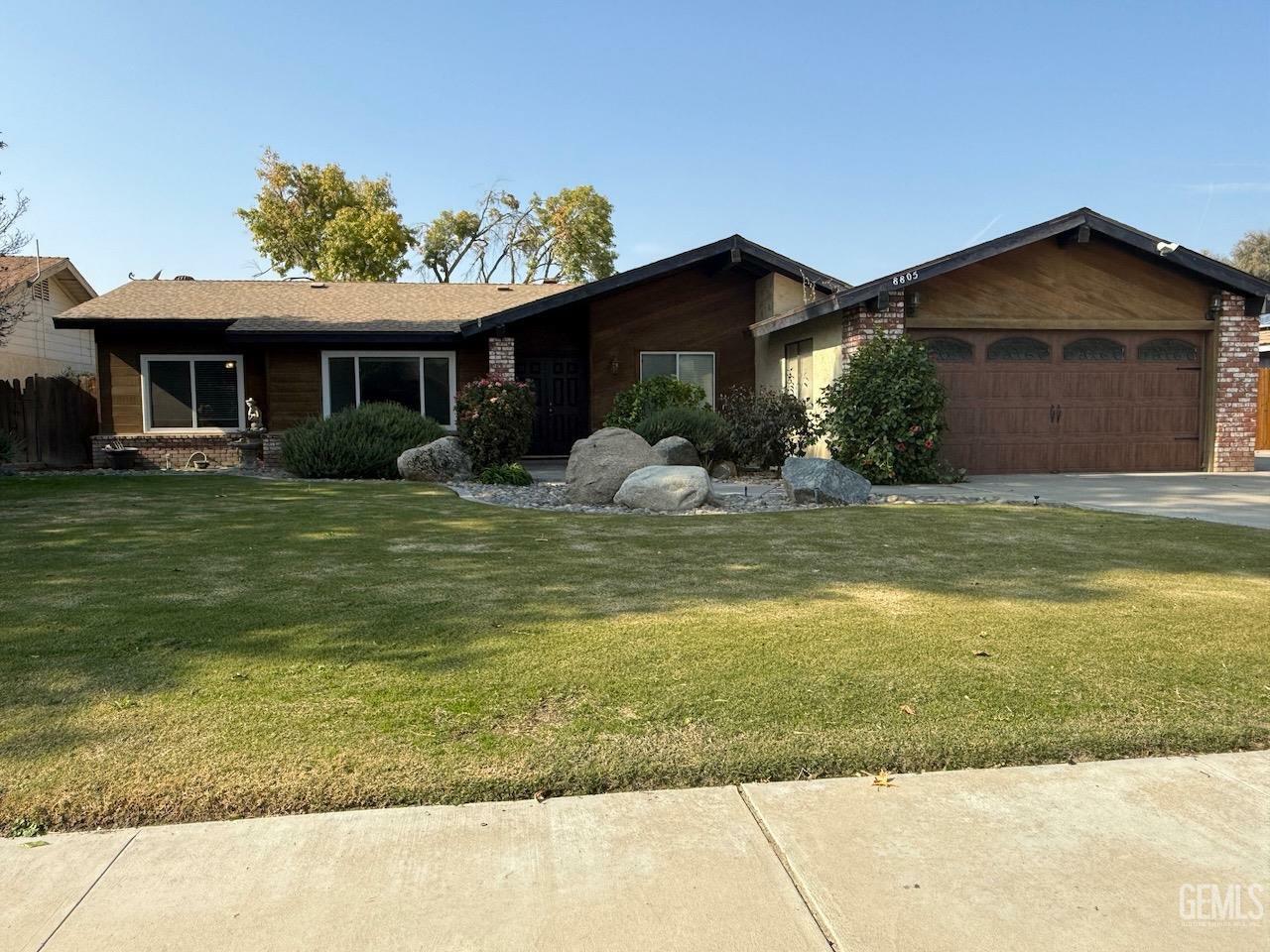 Property Photo:  8805 Sorrel Street  CA 93307 