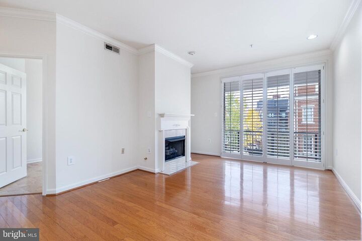 621 N Saint Asaph Street 204  Alexandria VA 22314 photo