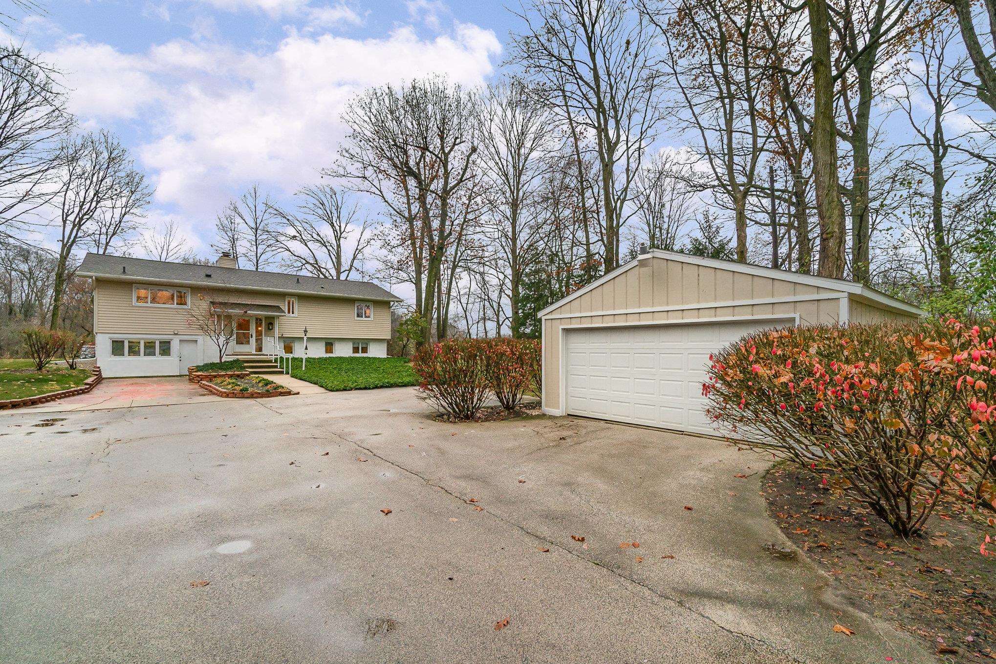 Property Photo:  3415 Rivercrest Ct Court  MI 48640 