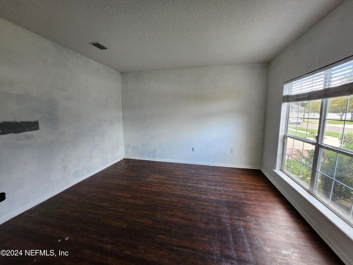 Property Photo: 9194 Prosperity Lake Drive FL 32244