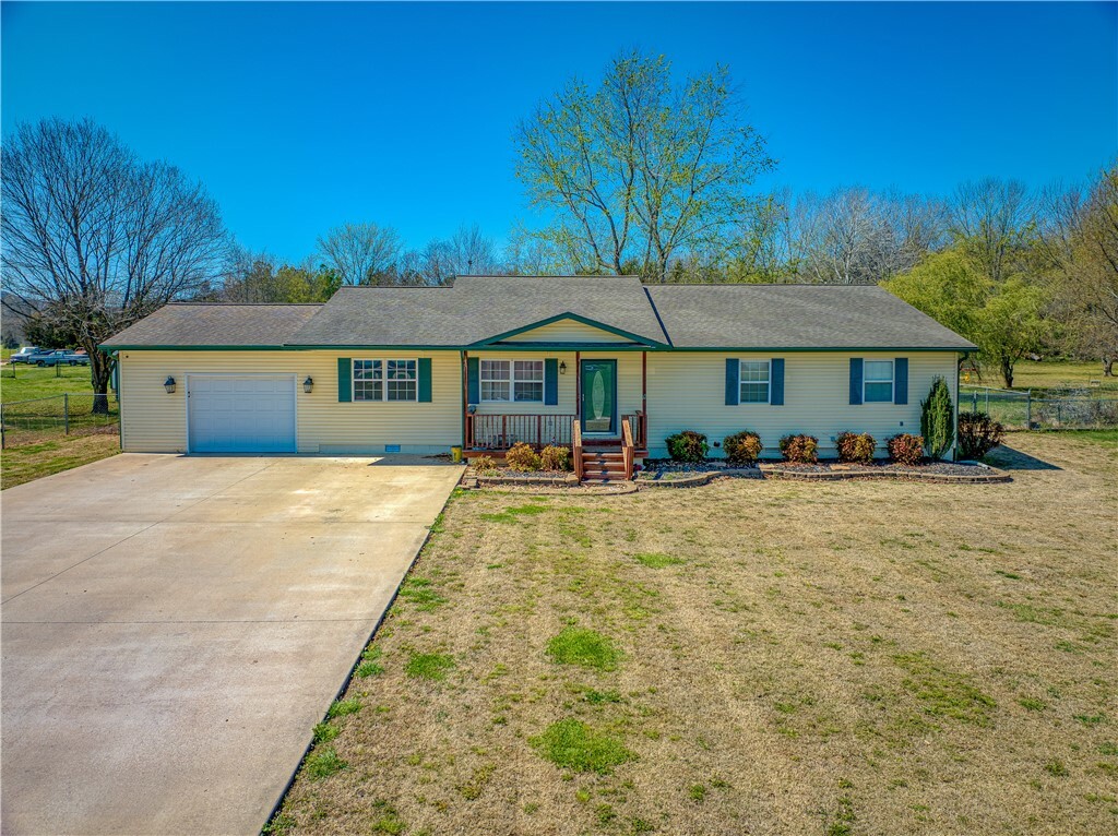 Property Photo:  6072 Hog Creek Road  AR 72633 