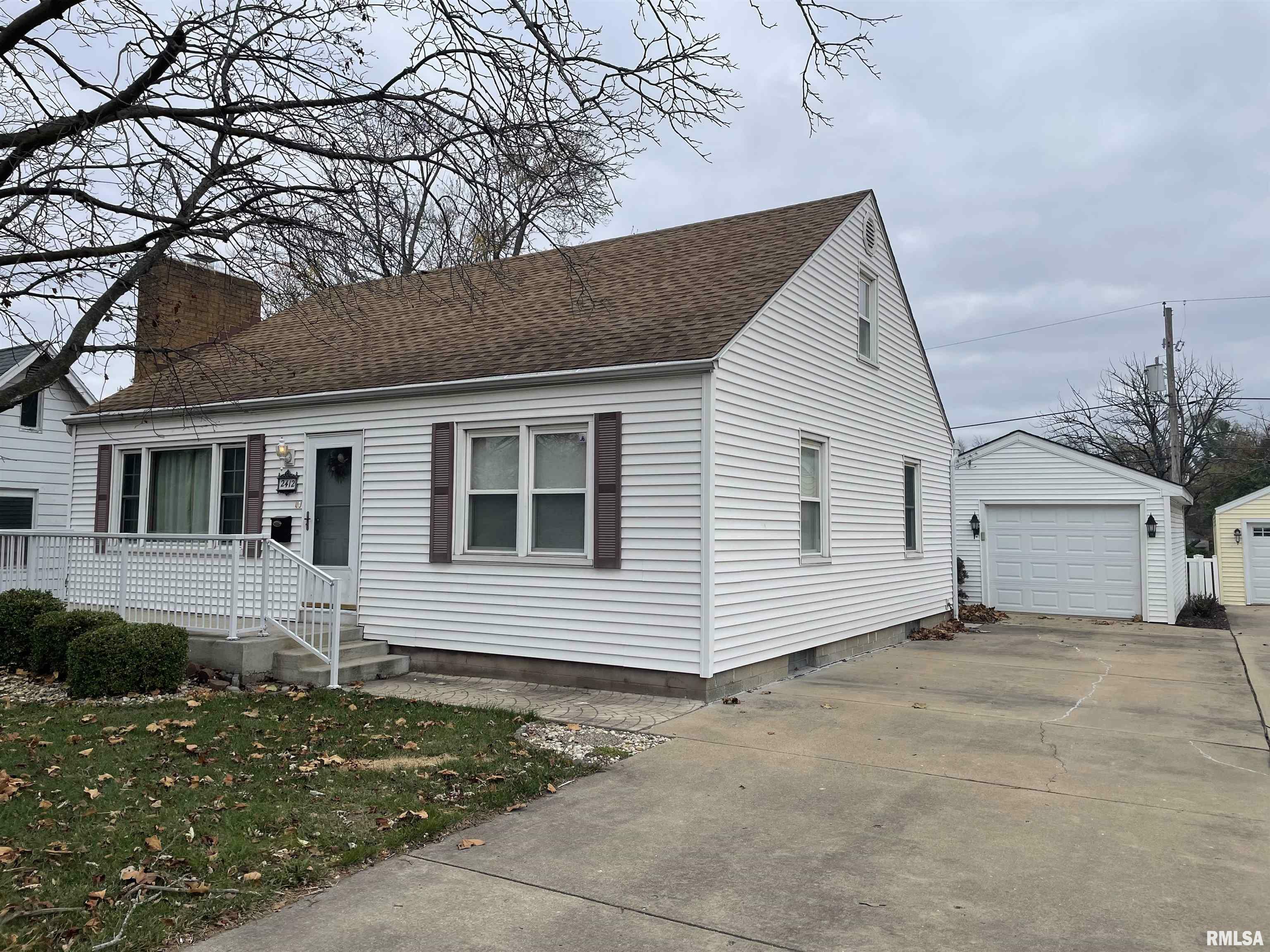 Property Photo:  2412 N Gale Avenue  IL 61604 