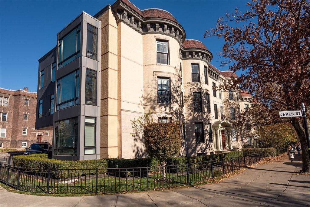 Property Photo:  1248 Beacon St 3  MA 02446 
