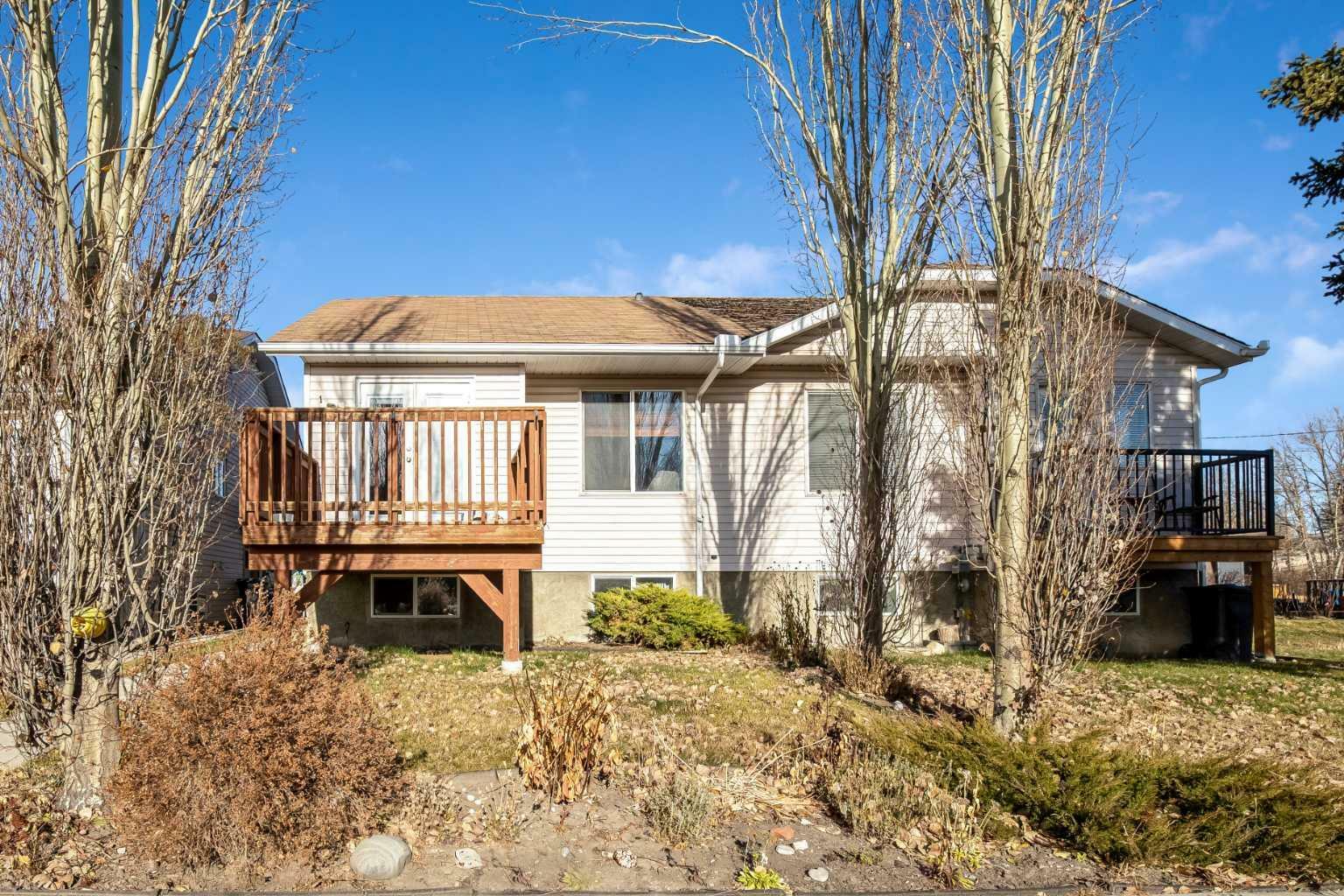 Property Photo:  128 8 Avenue SE  AB T1V 1R8 