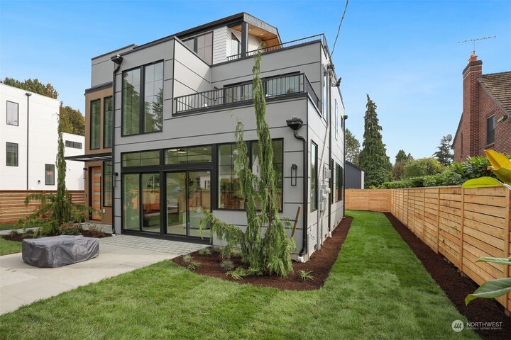 Property Photo:  11550  Meridian Avenue N  WA 98133 