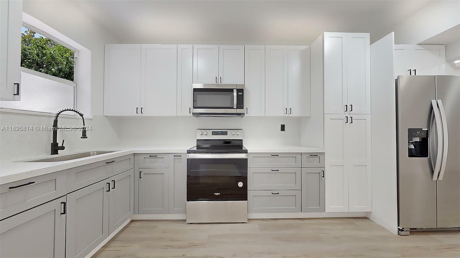 Property Photo:  28 NE 165th St  FL 33162 