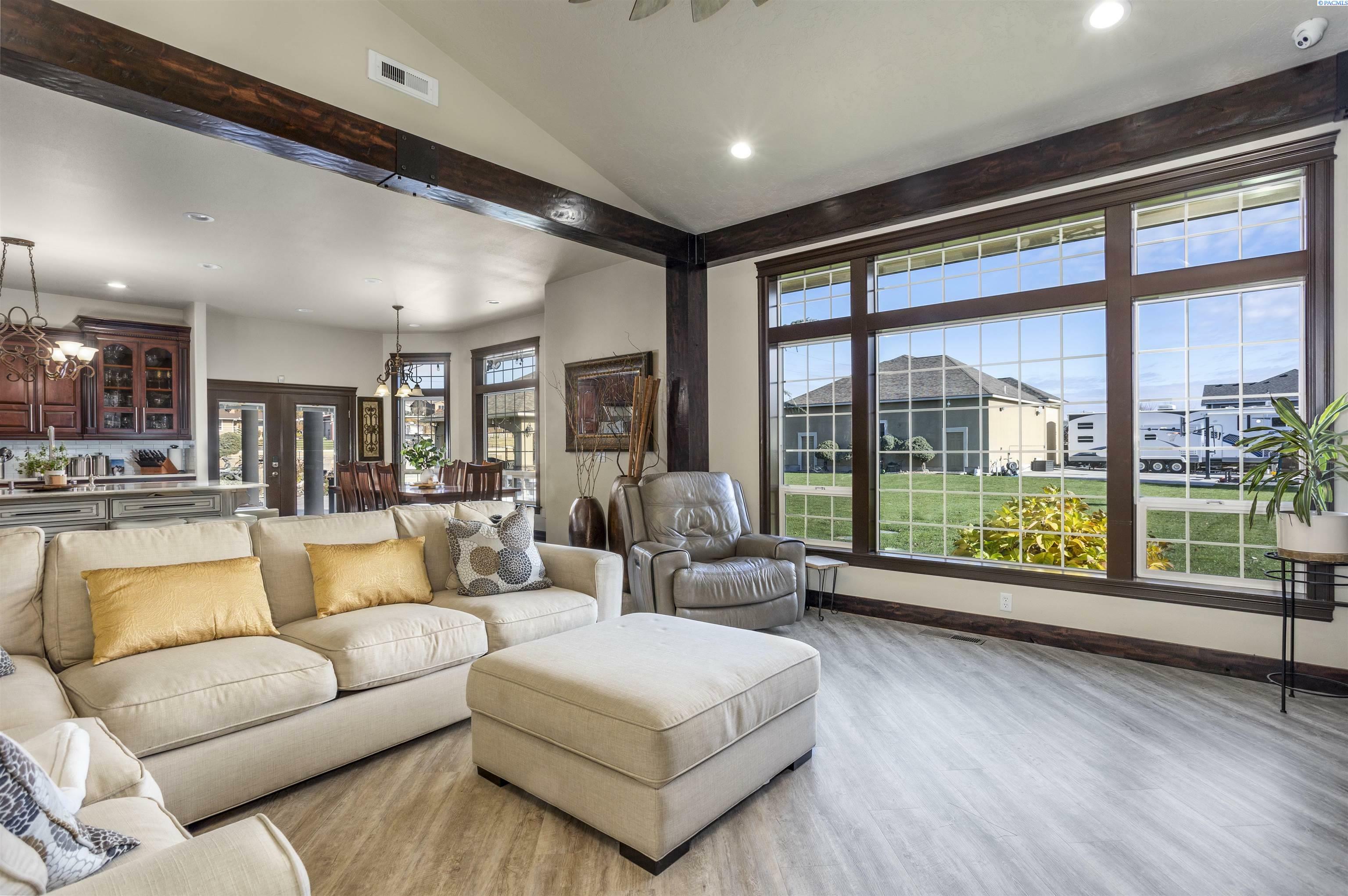 Property Photo: 3017 N Road 56 WA 99301