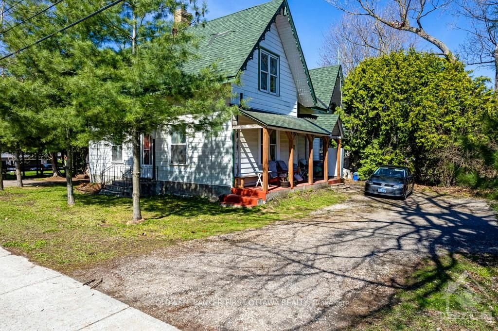 Property Photo:  21 Craig St  ON K7H 1X8 