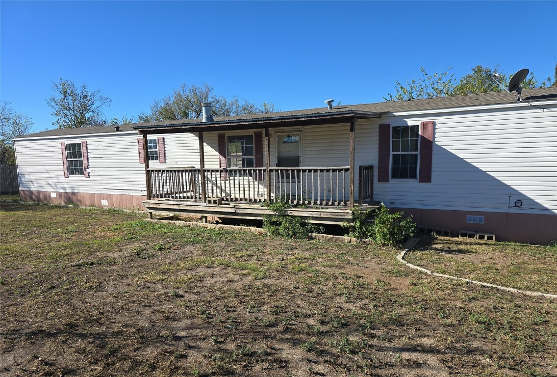 Property Photo:  805 E Elm Street  TX 78611 