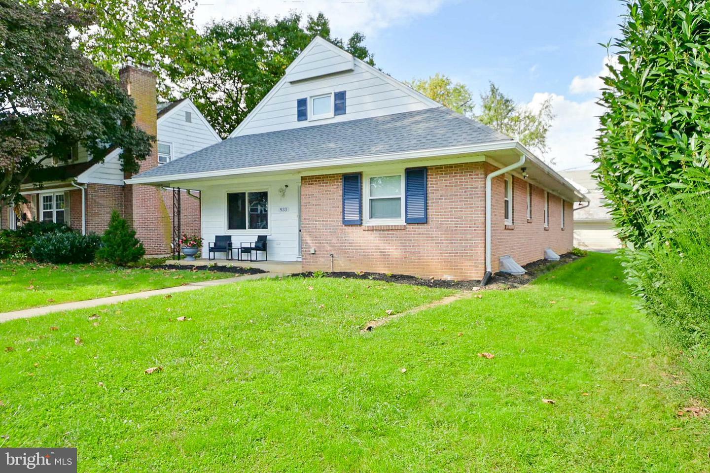 Property Photo:  933 Louise Avenue  PA 17601 