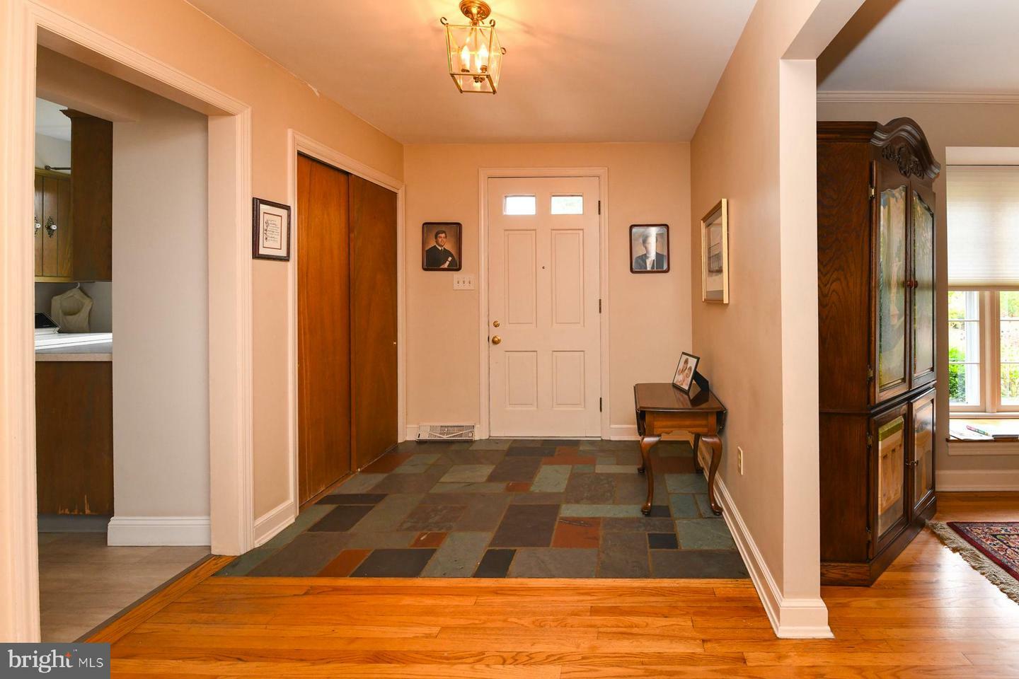 Property Photo:  204 W Cedar Street  NJ 08090 