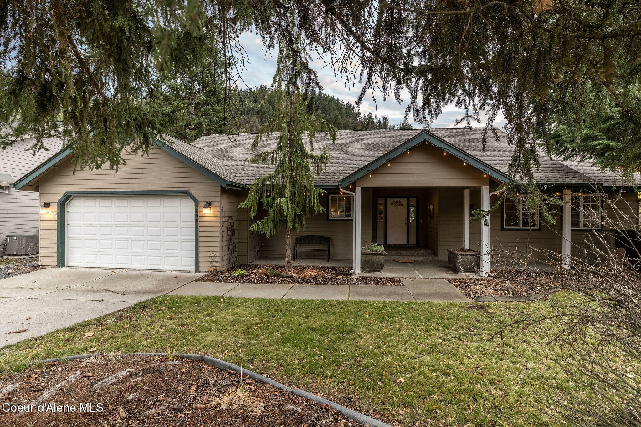 Property Photo:  2890 E Silvertip Ave  ID 83815 