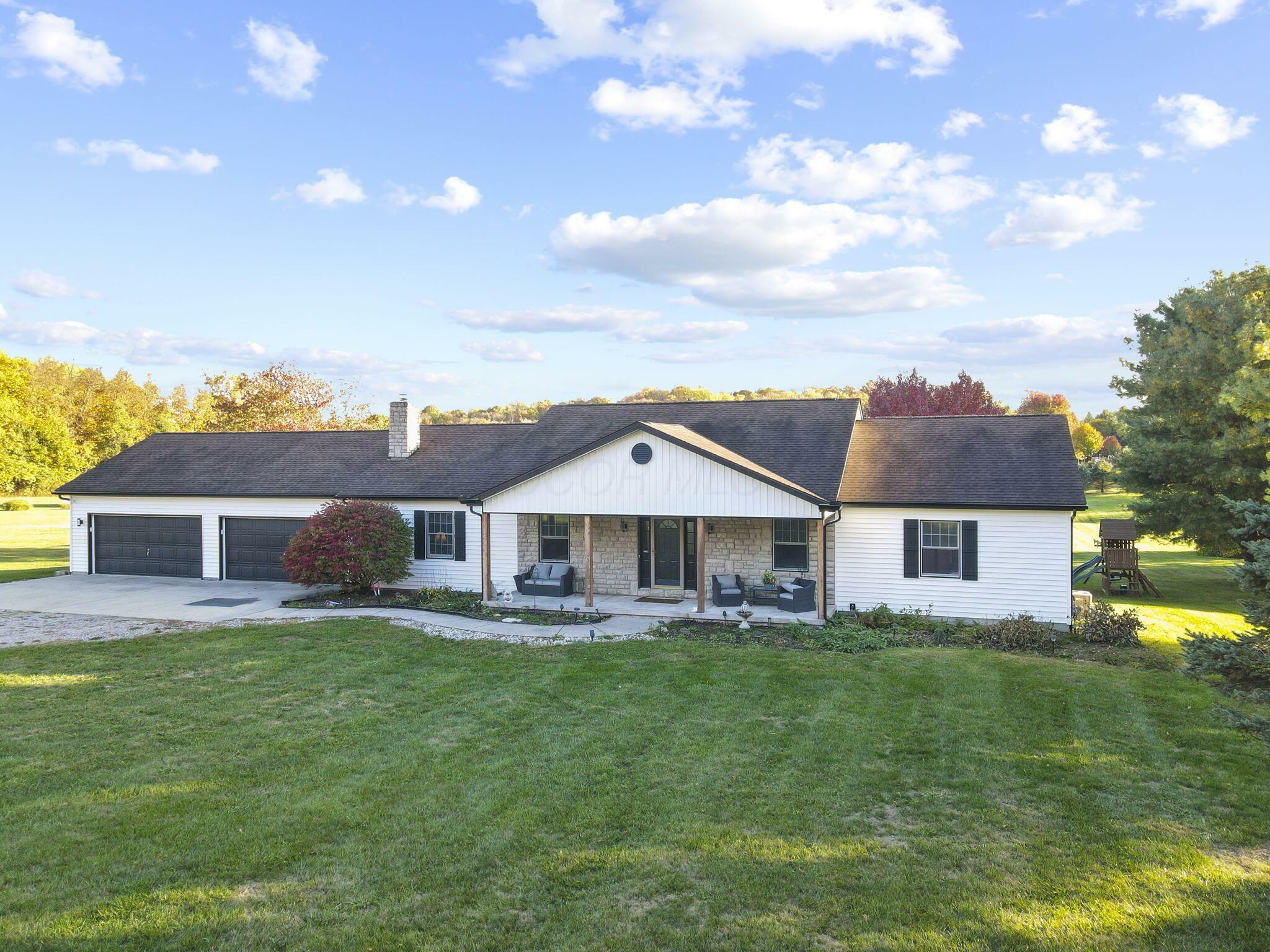 Property Photo:  645 Refugee Road SE  OH 43025 