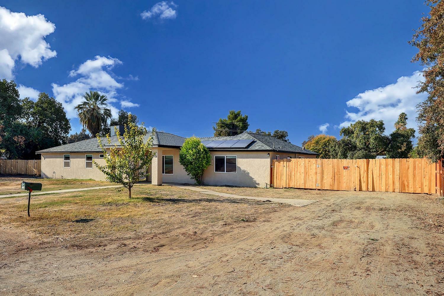 Property Photo:  413 N Crenshaw Street  CA 93291 