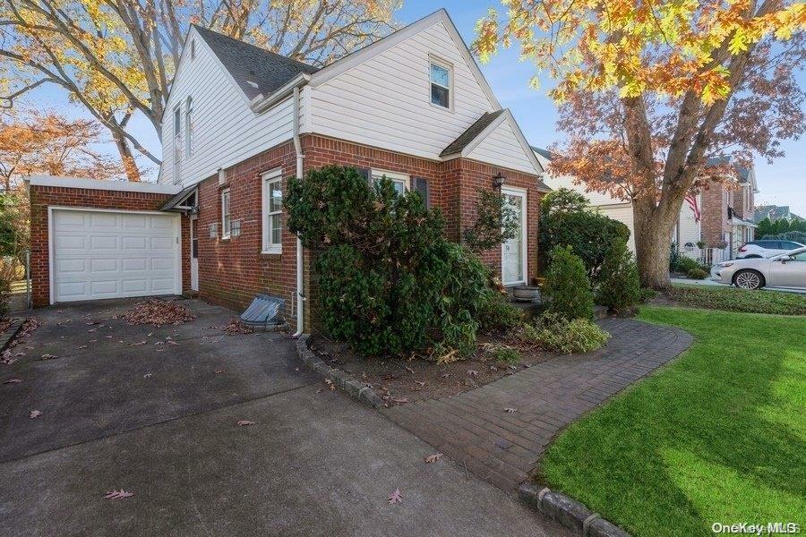 Property Photo:  34 Maple Drive  NY 11040 