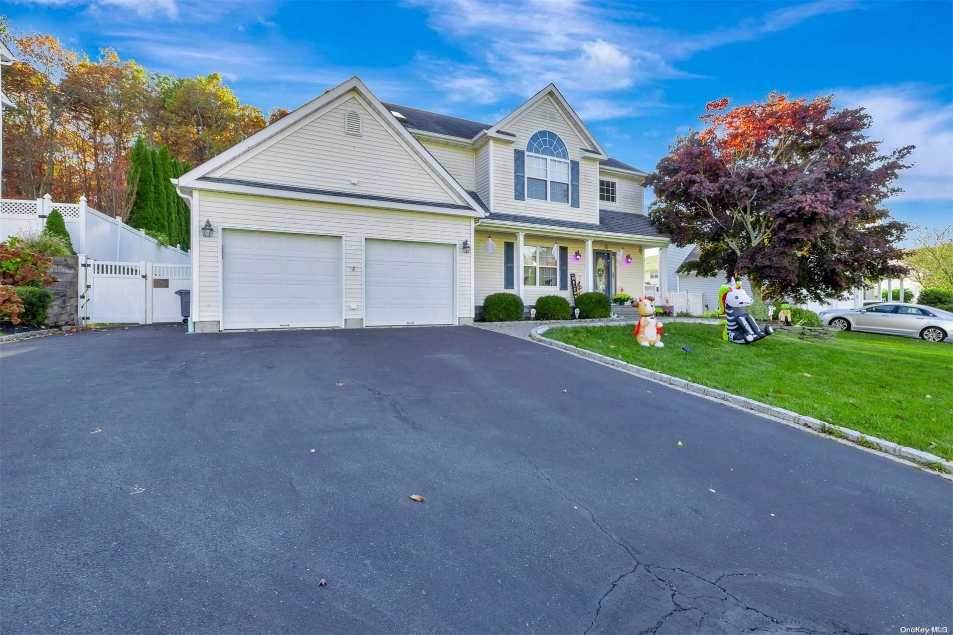 Property Photo:  20 Beechwood Drive  NY 11949 