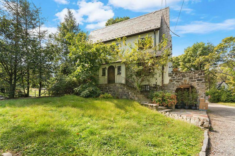 Property Photo:  31 Ardell Road  NY 10708 