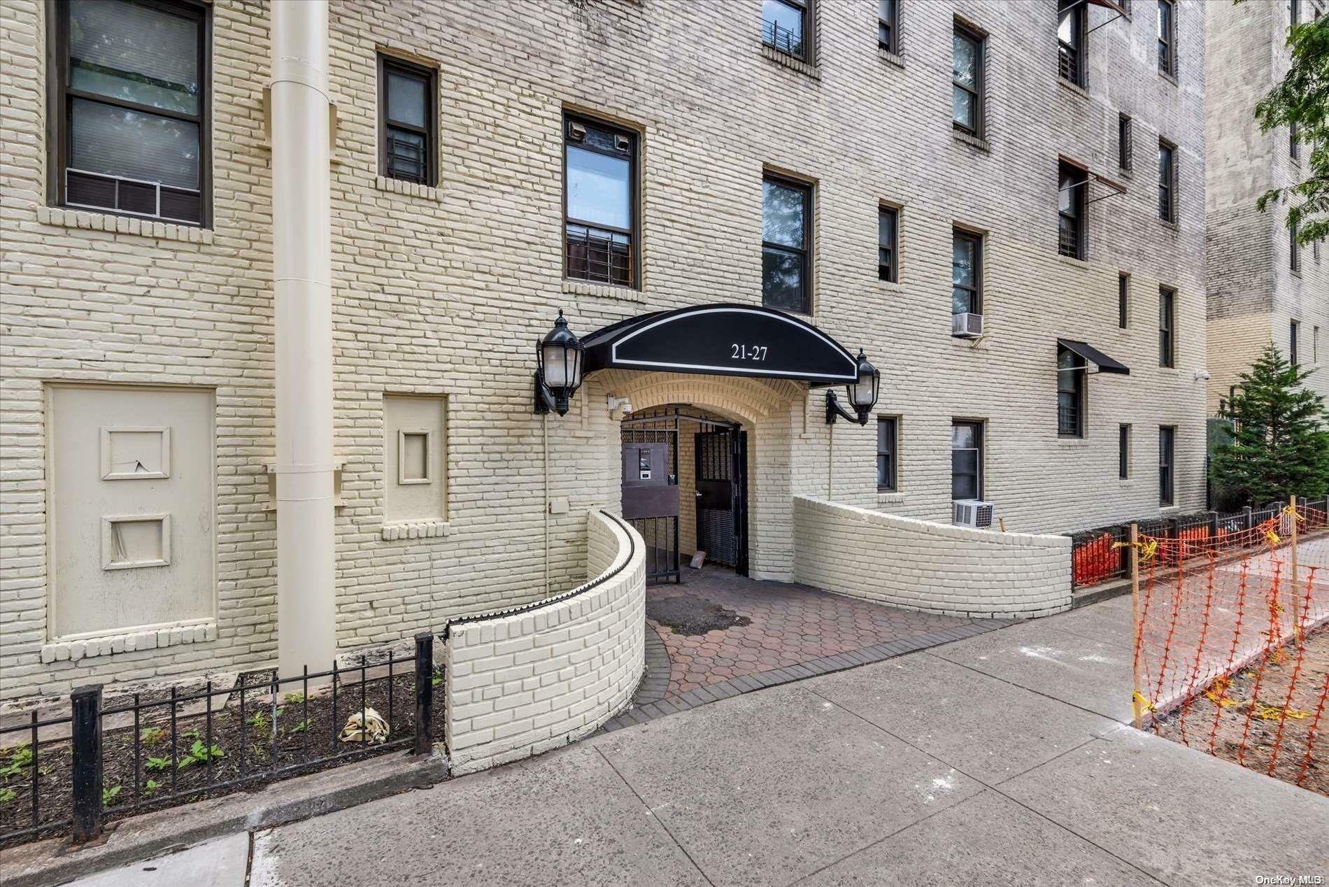 Property Photo:  21-27 33rd Street 5B  NY 11105 