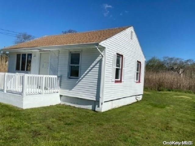 Property Photo:  17 Bayport Road  NY 11951 