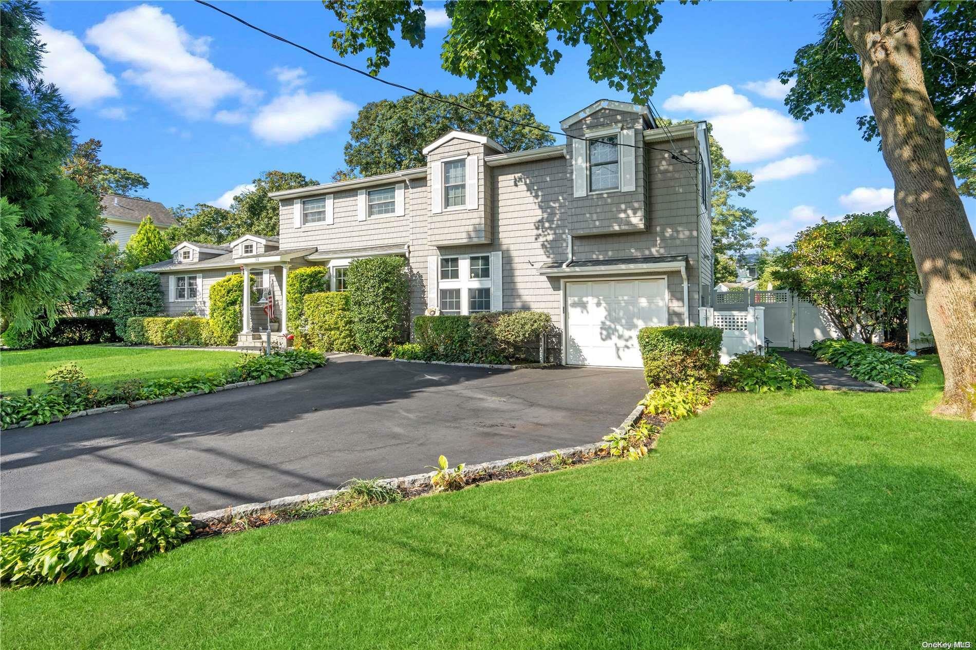 Property Photo:  182 Connetquot Road  NY 11705 