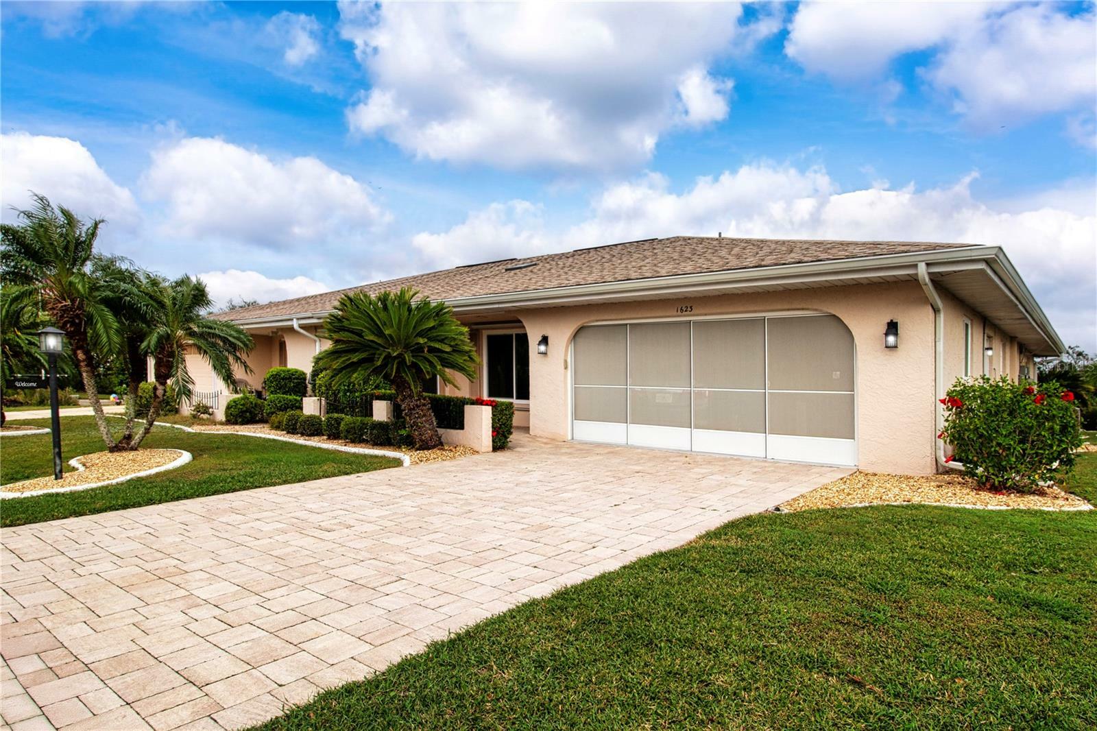 Property Photo:  1623 Faxton Drive  FL 33573 