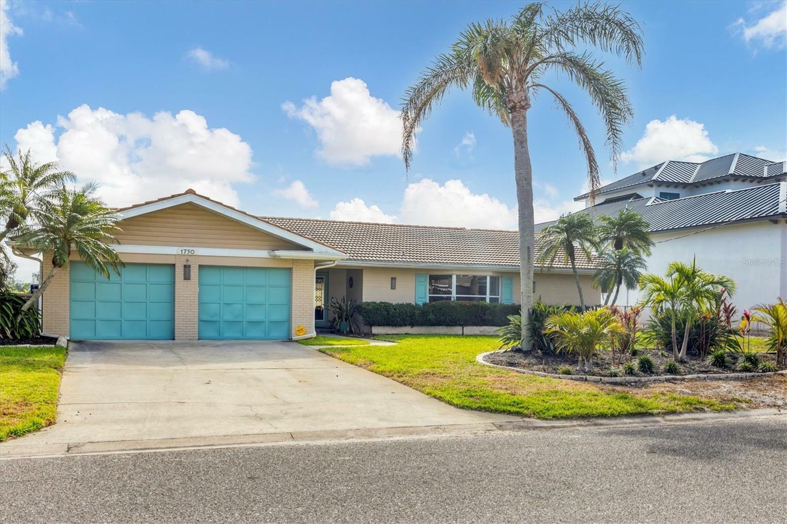 Property Photo:  1750 Southpointe Drive  FL 34231 