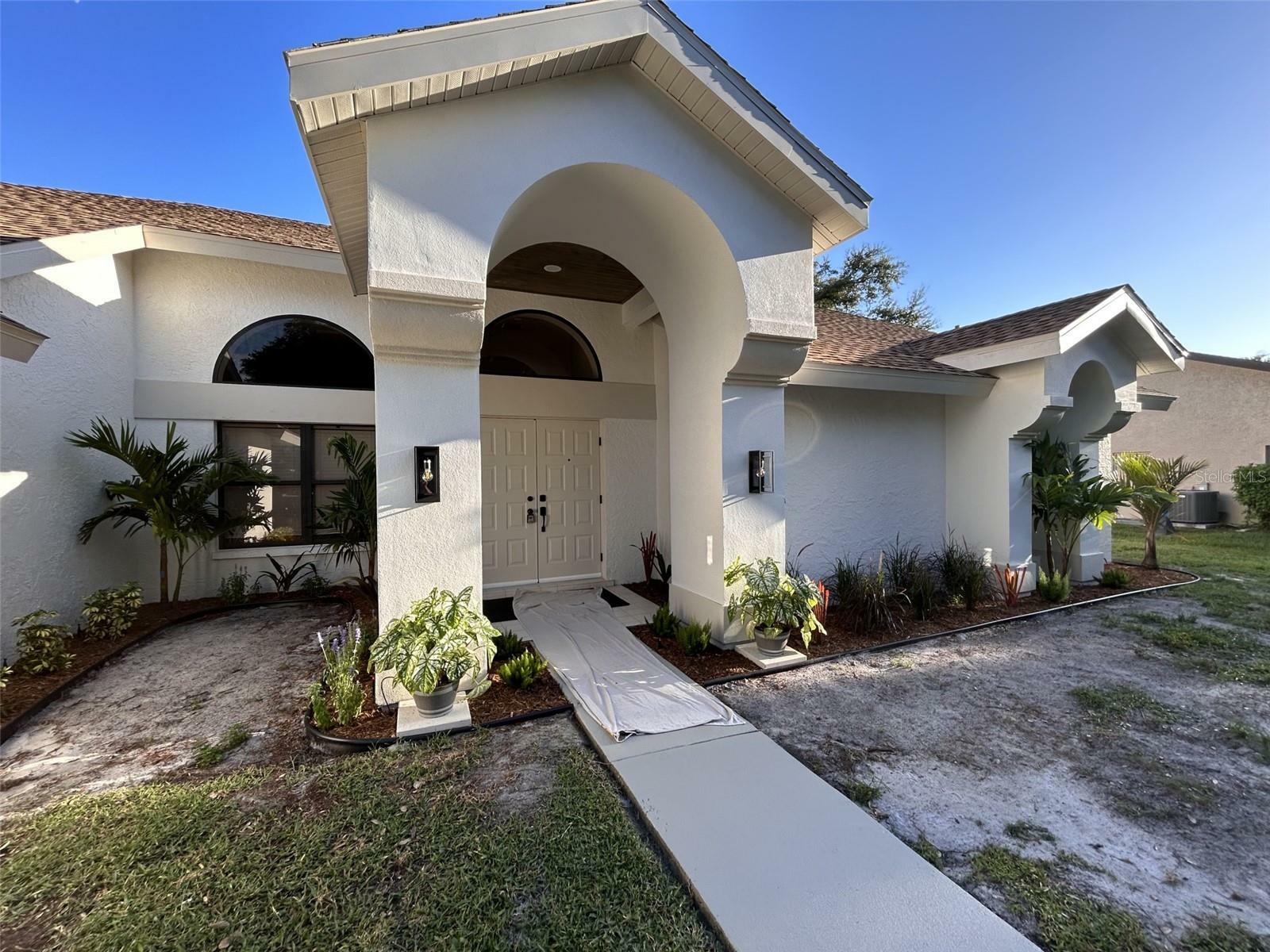 Property Photo:  5328 Dominica Circle  FL 34233 